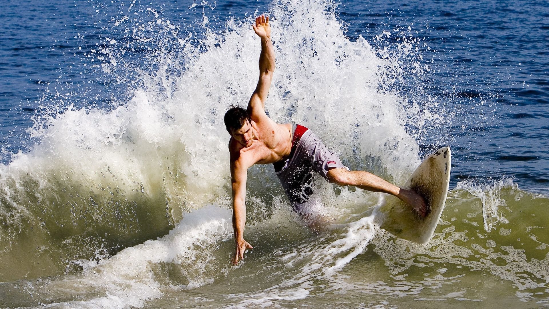 _极地冰川雪地摩托：冰原上的速度狂飙_，极地冰川融化图片